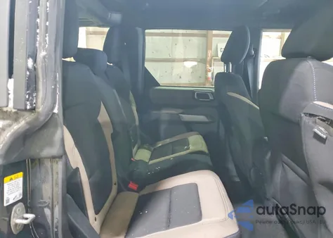 2022 Ford Bronco Base z USA, uszkodzony, nr VIN 1FMEE5DP0NLB06459